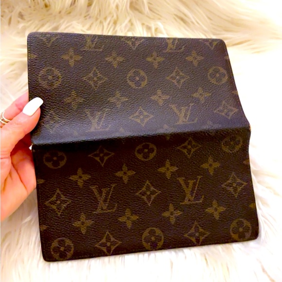 Authentic Louis Vuitton Long Bifold Wallet. Serial #: ET0932 - Picture 3 of 10